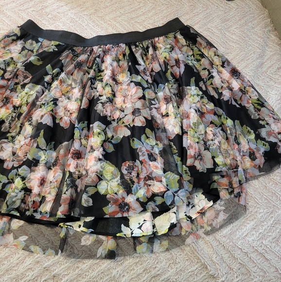 NWOT Torrid Size 4 Floral Tulle Skirt - Picture 2 of 7